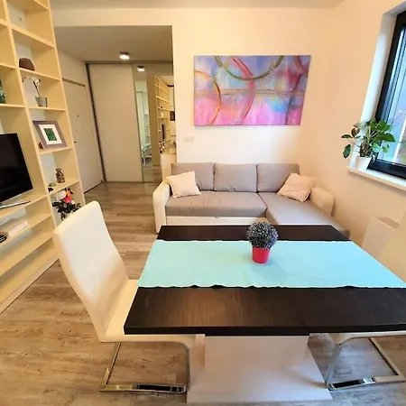 Comfy & Stylish Flat In The City Centre + Parking Bratislava Exterior photo