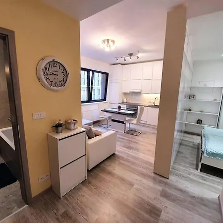 Comfy & Stylish Flat In The City Centre + Parking Bratislava Exterior photo
