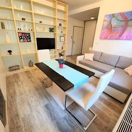 Comfy & Stylish Flat In The City Centre + Parking Bratislava Exterior photo