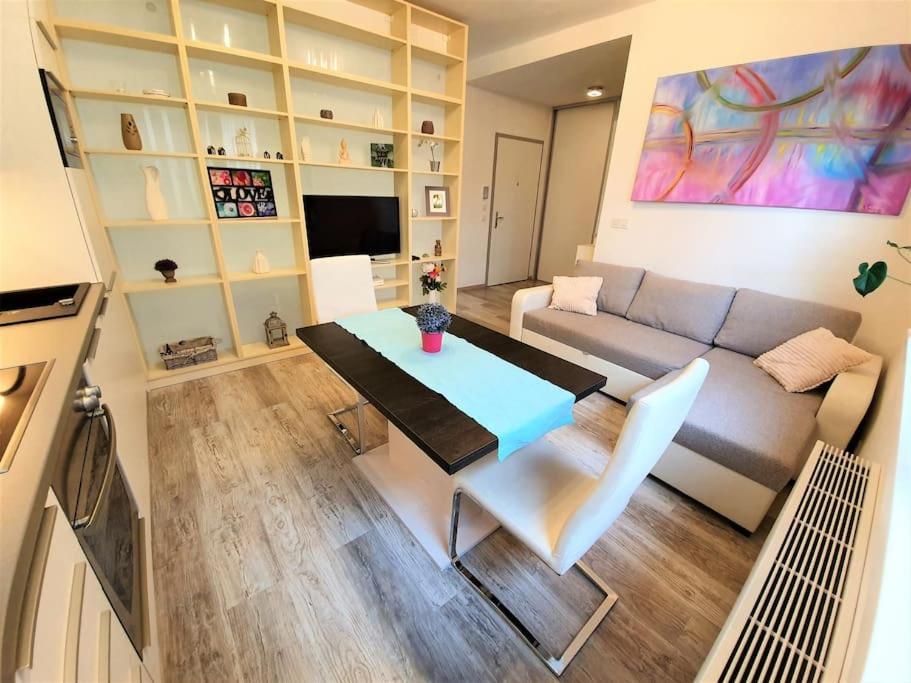 Comfy & Stylish Flat In The Centre + Parking Apartment