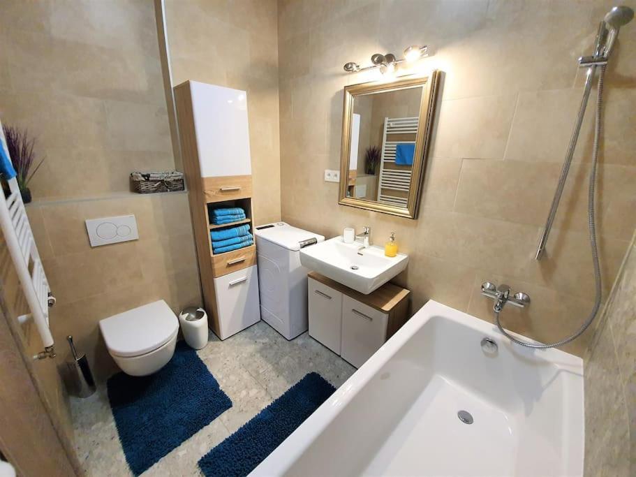 Comfy & Stylish Flat In The Centre + Parking Апартаменти *